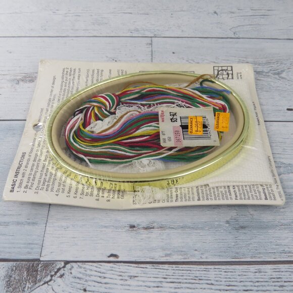 Vtg The New Berlin Co. Counted Cross Stitch Kit Christmas Santa Embroidery 30186 - Picture 9 of 11